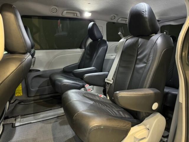 TOYOTA豐田 SIENNA  第11張相片