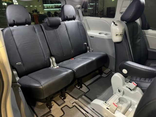 TOYOTA豐田 SIENNA  第13張相片