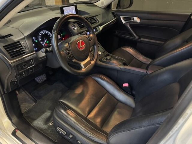 LEXUS凌志 CT200H  第7張相片