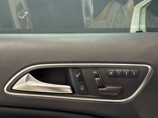 M-BENZ賓士 GLA200  第8張相片