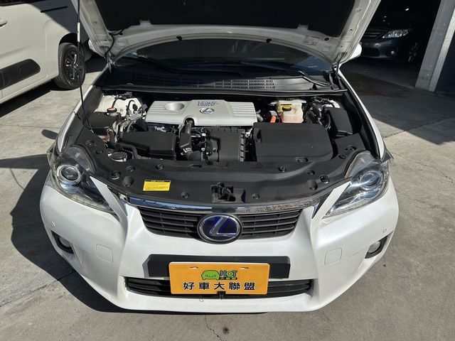 LEXUS凌志 CT200H  第6張相片