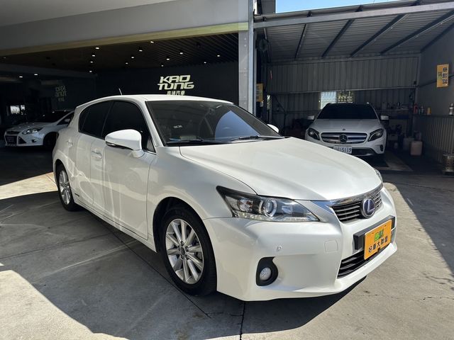 LEXUS凌志 CT200H  第7張相片