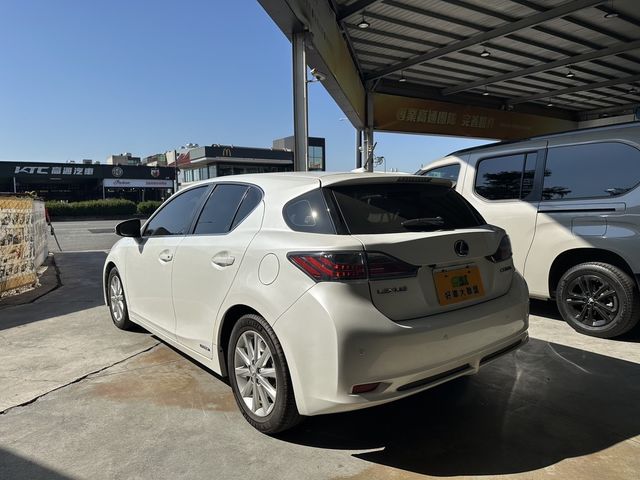 LEXUS凌志 CT200H  第11張相片