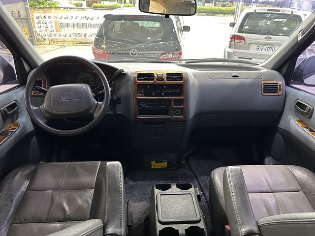 TOYOTA豐田 HIACE  第5張相片