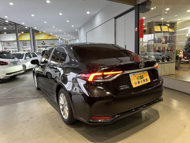TOYOTA豐田 COROLLA ALTIS HYBRID  第10張相片