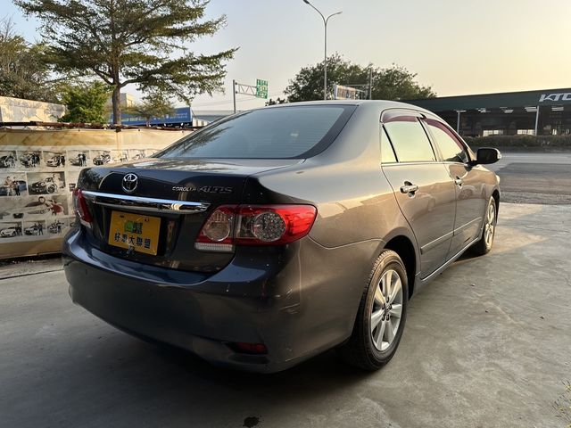 TOYOTA豐田 ALTIS  第3張相片