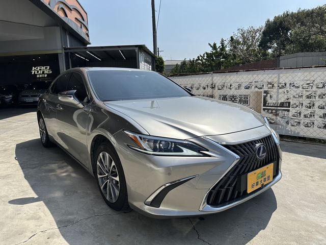 LEXUS凌志 ES300H  第7張相片