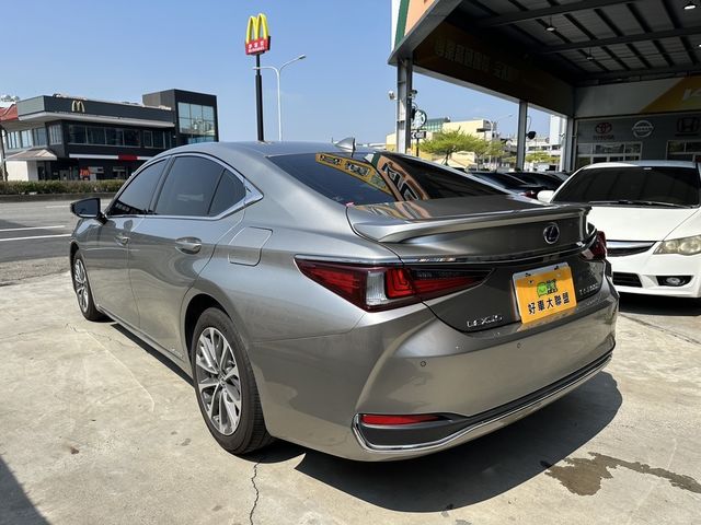 LEXUS凌志 ES300H  第11張相片