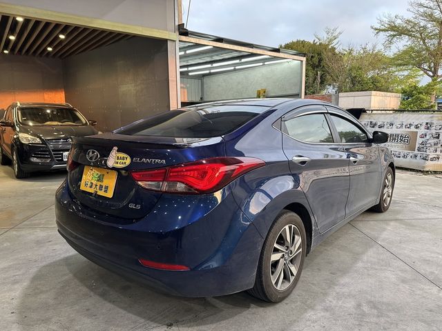 HYUNDAI現代 ELANTRA  第2張相片
