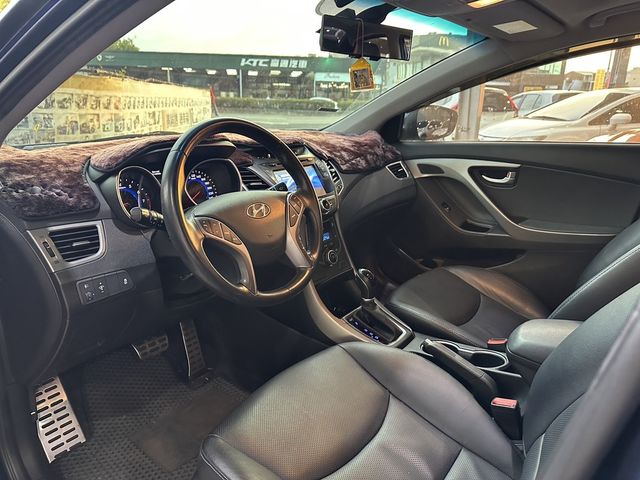 HYUNDAI現代 ELANTRA  第8張相片