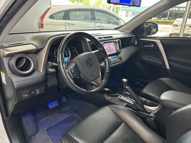 TOYOTA豐田 RAV4  第8張相片