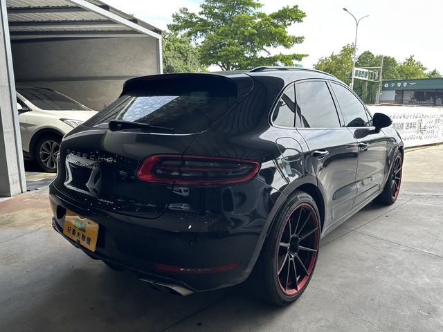 PORSCHE保時捷 MACAN TURBO  第2張相片