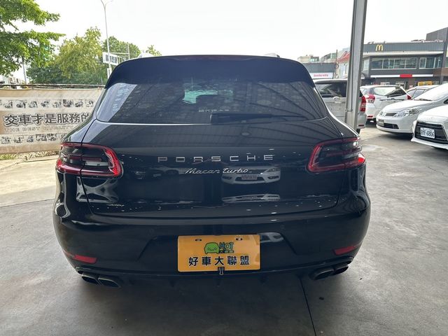 PORSCHE保時捷 MACAN TURBO  第4張相片