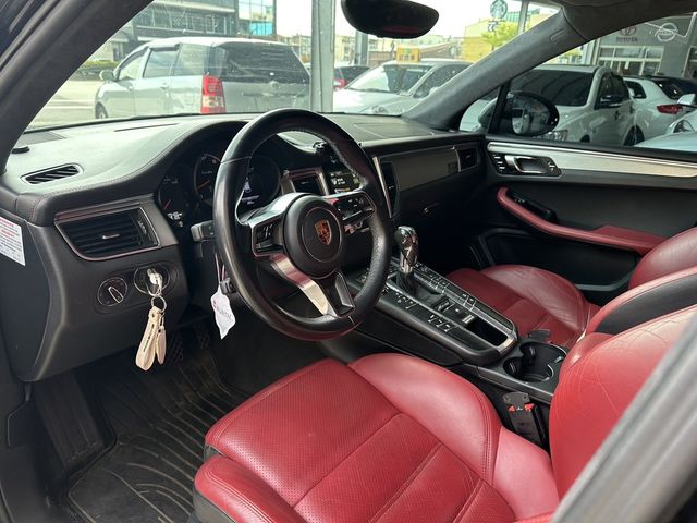 PORSCHE保時捷 MACAN TURBO  第8張相片