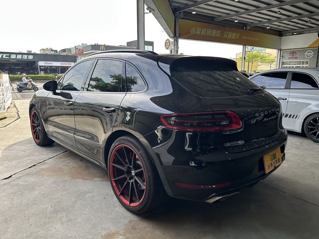 PORSCHE保時捷 MACAN TURBO  第11張相片
