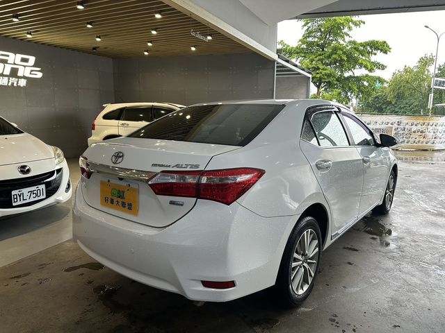 TOYOTA豐田 ALTIS  第2張相片