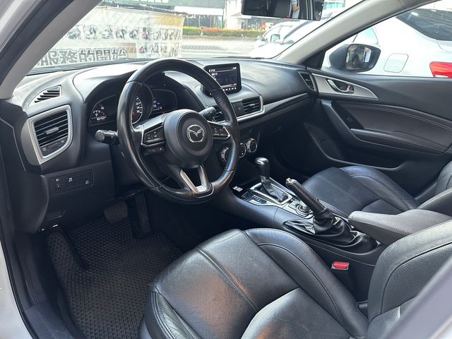 MAZDA馬自達 MAZDA 3  第6張相片