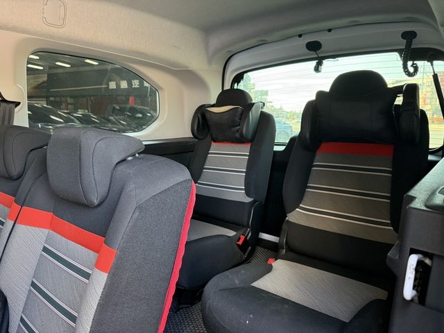 CITROEN雪鐵龍 BERLINGO  第8張相片