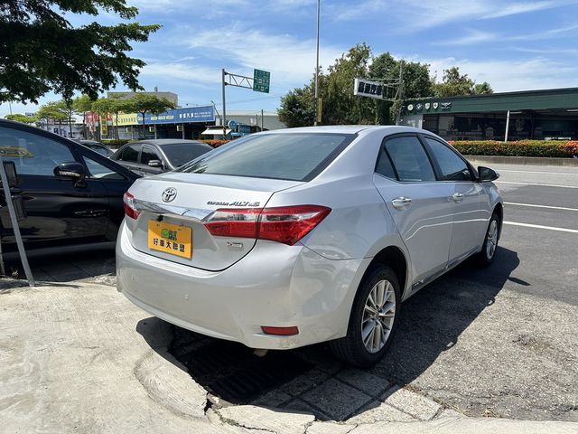 TOYOTA豐田 ALTIS  第2張相片