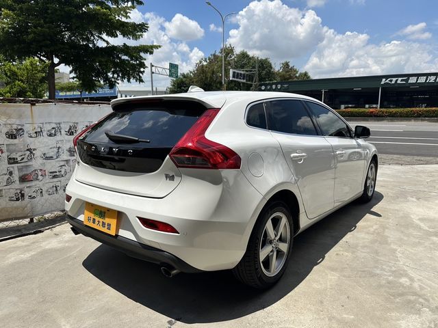 VOLVO富豪 V40  第2張相片