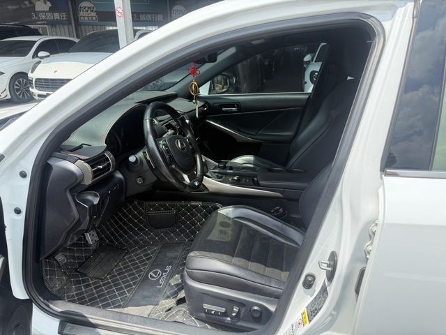 LEXUS凌志 IS200T  第7張相片