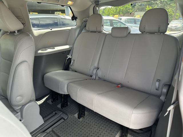 TOYOTA豐田 SIENNA  第9張相片
