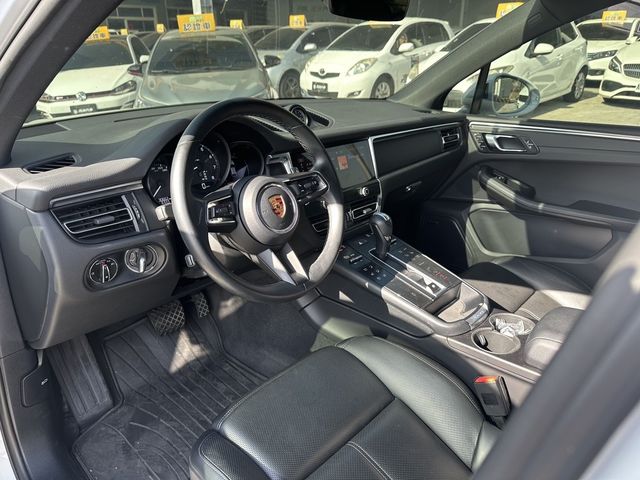 PORSCHE保時捷 MACAN  第8張相片