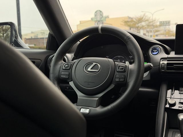 LEXUS凌志 IS 300H  第7張相片