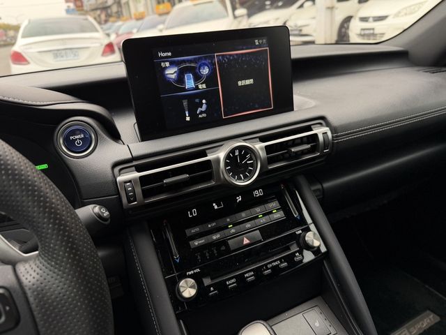 LEXUS凌志 IS 300H  第8張相片