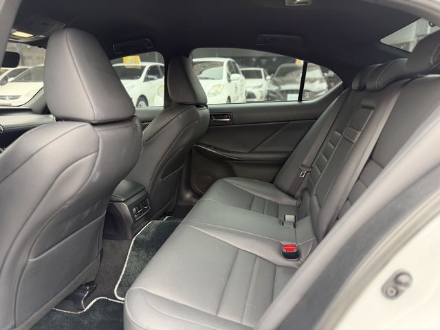 LEXUS凌志 IS 300H  第9張相片