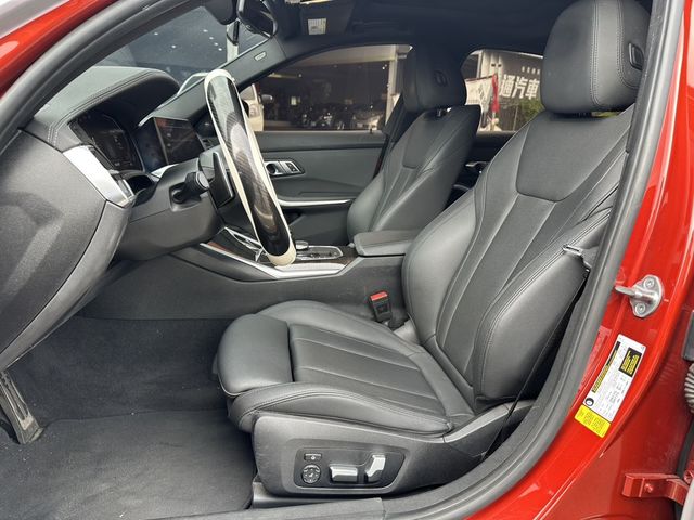 BMW寶馬 330I  第11張相片