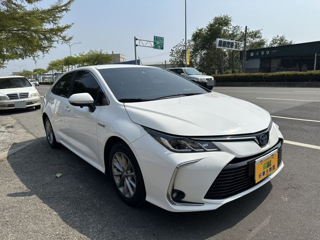 TOYOTA豐田 COROLLA ALTIS HYBRID  第7張相片