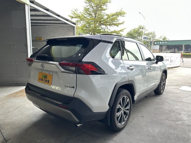 TOYOTA豐田 RAV4  第2張相片