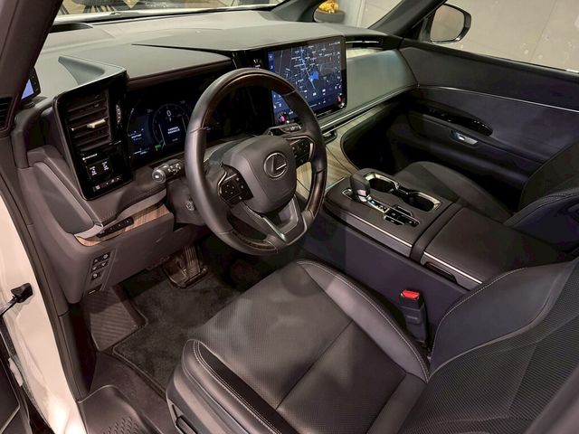 LEXUS凌志 LM500H  第5張相片