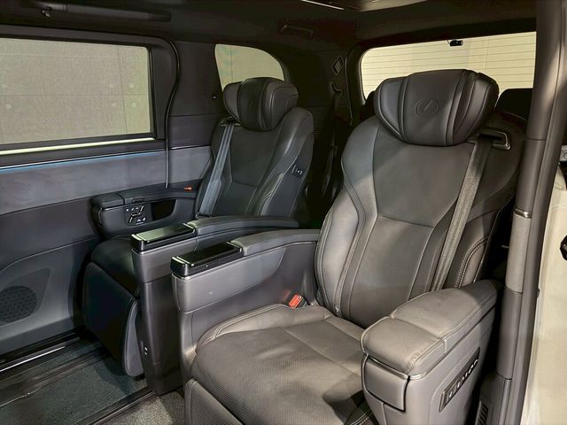 LEXUS凌志 LM500H  第6張相片