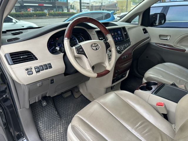 TOYOTA豐田 SIENNA  第6張相片