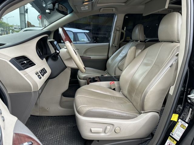 TOYOTA豐田 SIENNA  第7張相片