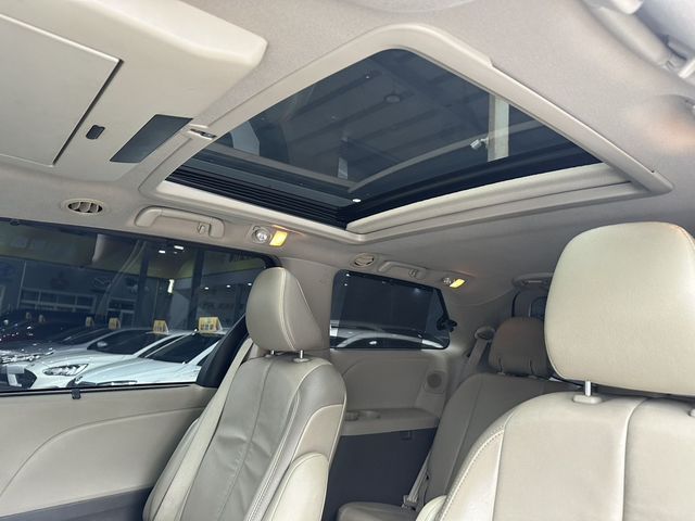 TOYOTA豐田 SIENNA  第9張相片