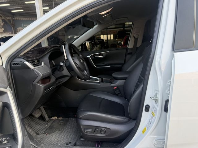 TOYOTA豐田 RAV4  第3張相片