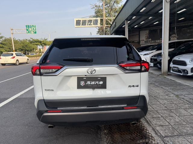 TOYOTA豐田 RAV4  第8張相片