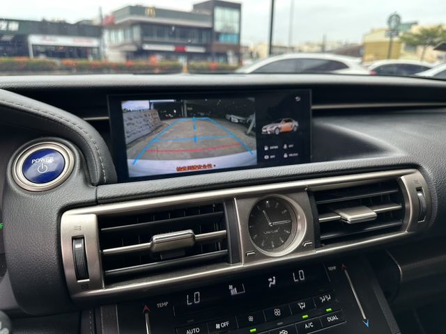 LEXUS凌志 IS 300H  第12張相片