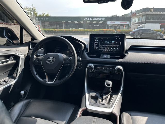 TOYOTA豐田 RAV4  第10張相片