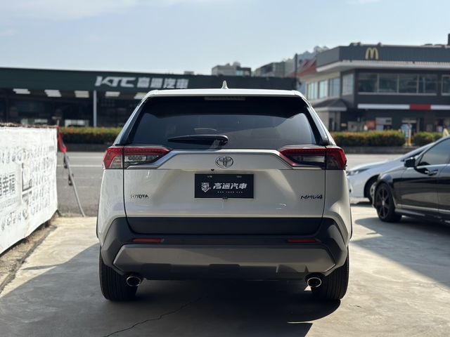 TOYOTA豐田 RAV4  第13張相片