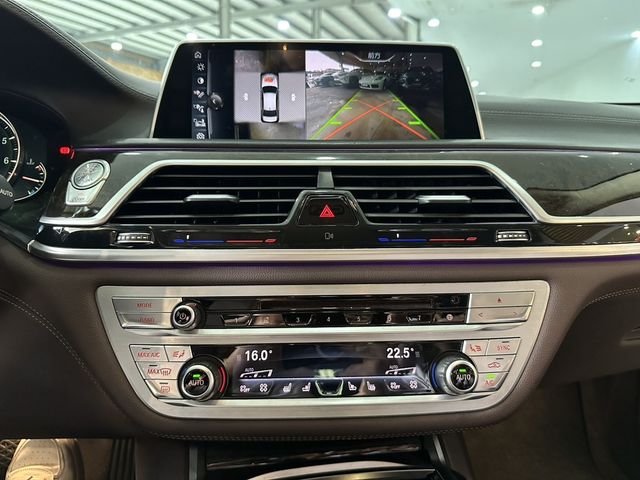 BMW寶馬 740LI  第8張相片