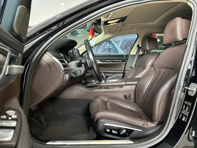 BMW寶馬 740LI  第10張相片
