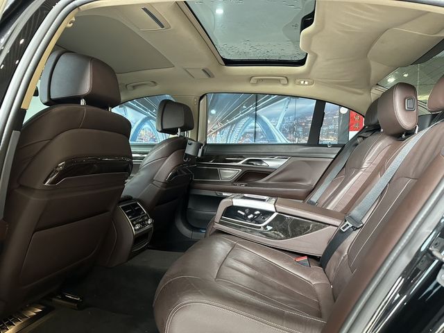 BMW寶馬 740LI  第12張相片