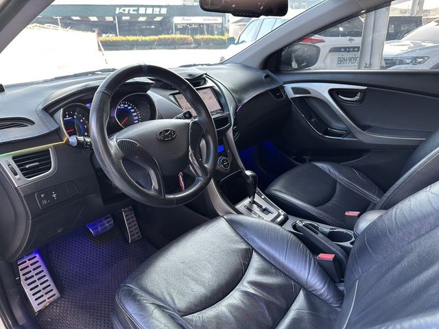 HYUNDAI現代 ELANTRA  第7張相片