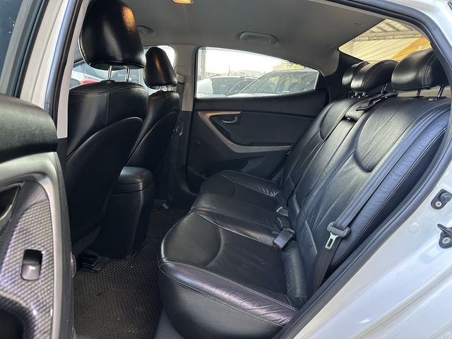 HYUNDAI現代 ELANTRA  第9張相片