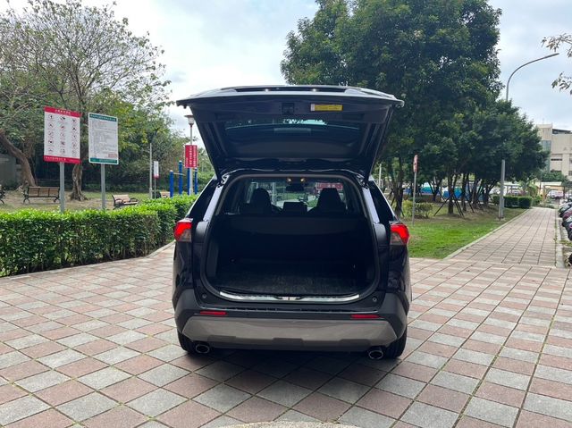 TOYOTA豐田 RAV4  第3張相片
