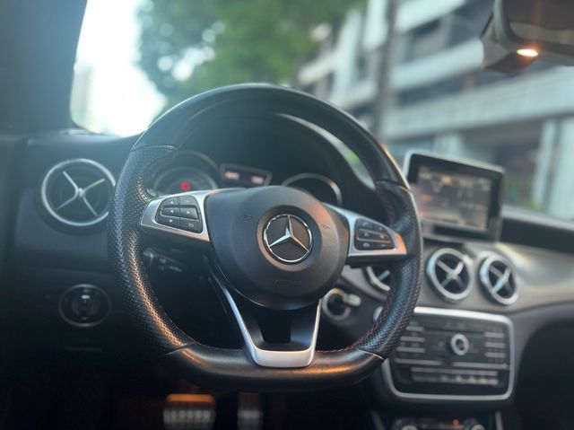M-BENZ賓士 CLA250  第3張相片